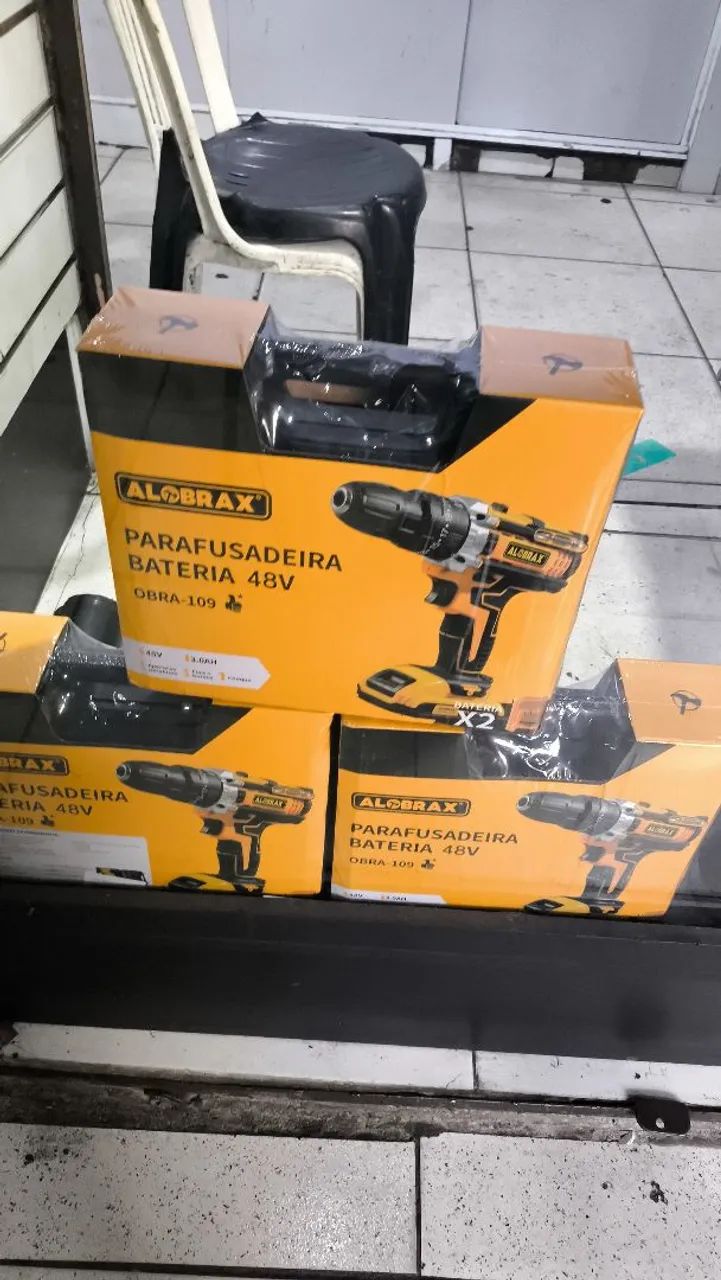 Parafusadeira com duas baterias 