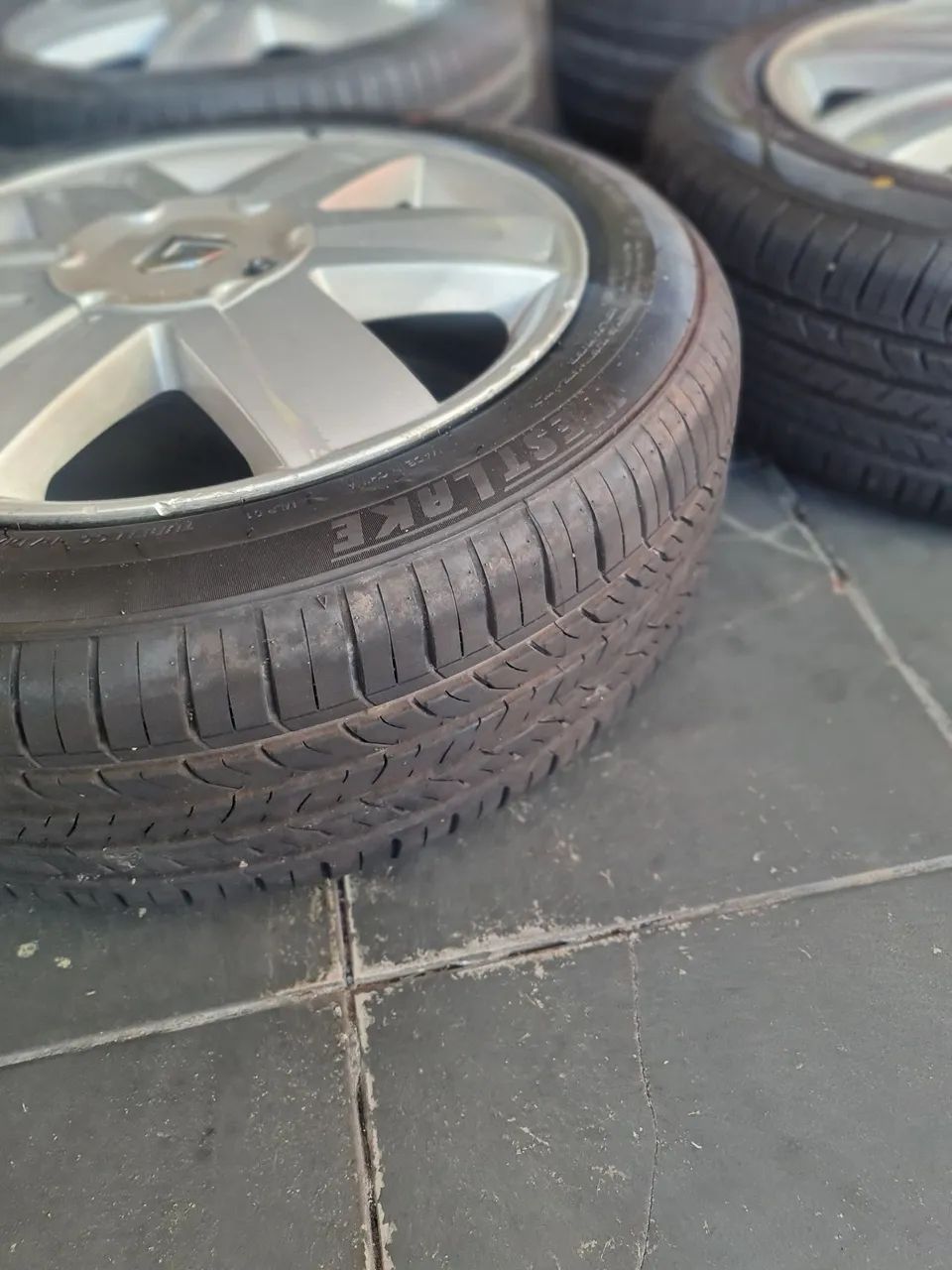 Aro 16 com 4 Pneus semi novos - Foto 2