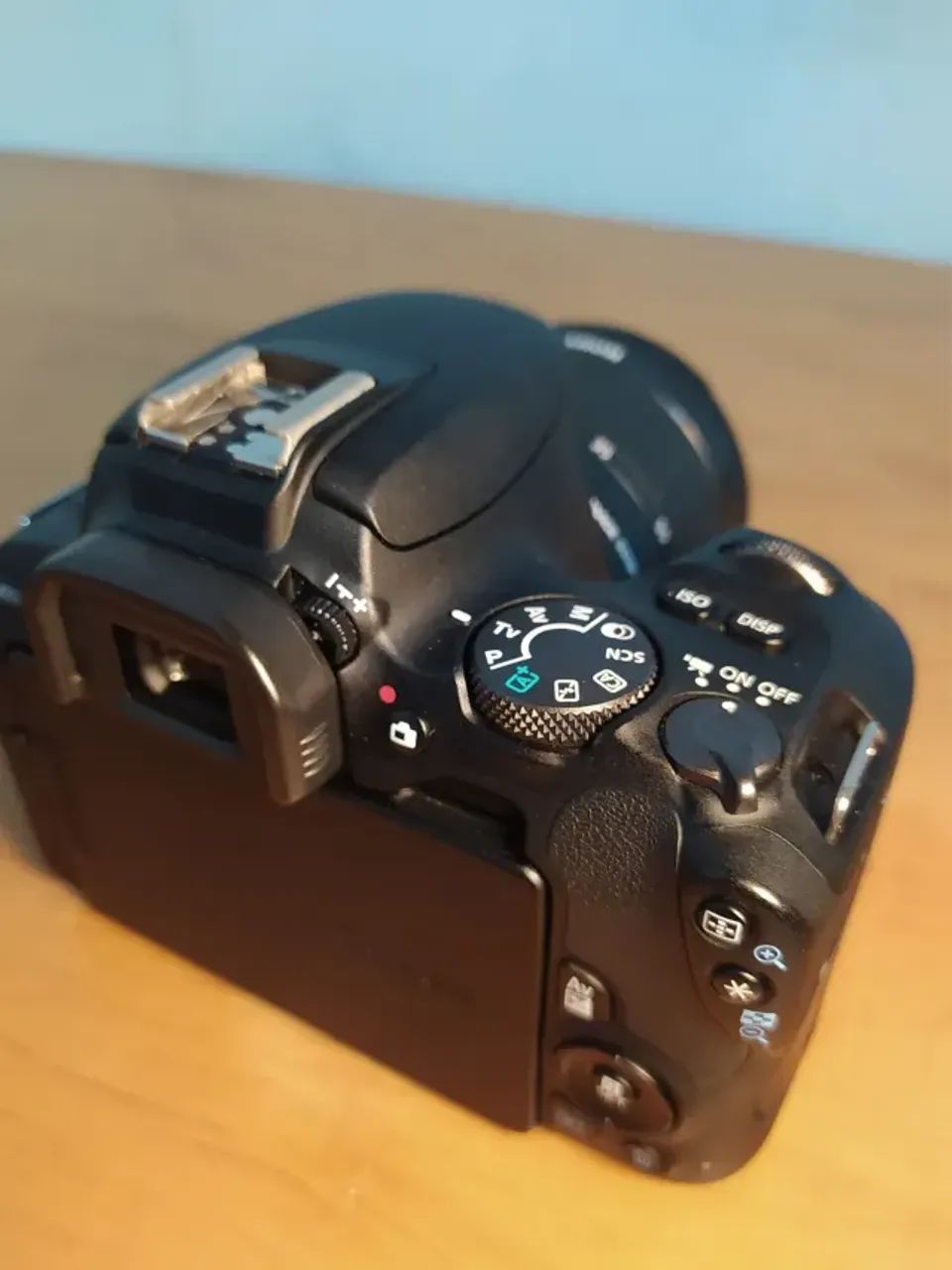 Camera canon SL2 + lente 18-55mm semi nova - Foto 6