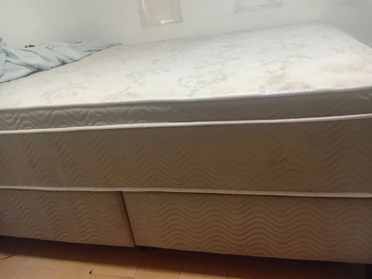 Vendo uma cama semi nova