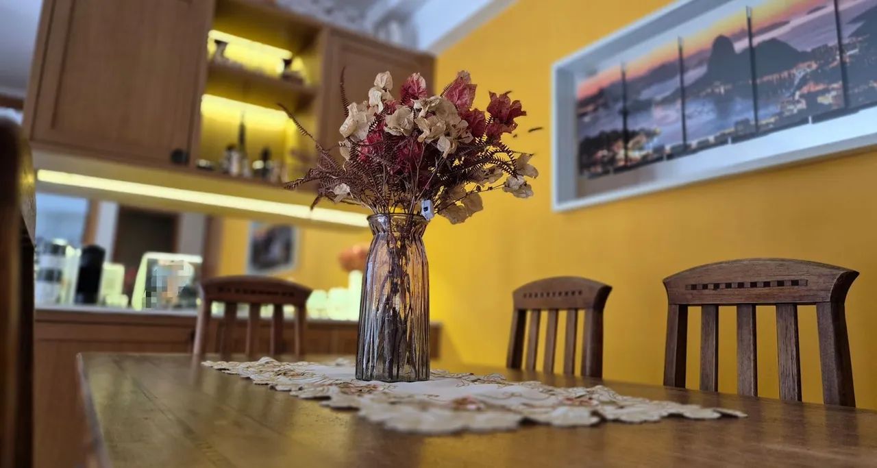 Mesa de Jantar e 6 cadeiras em Madeira Maciça  - Foto 2