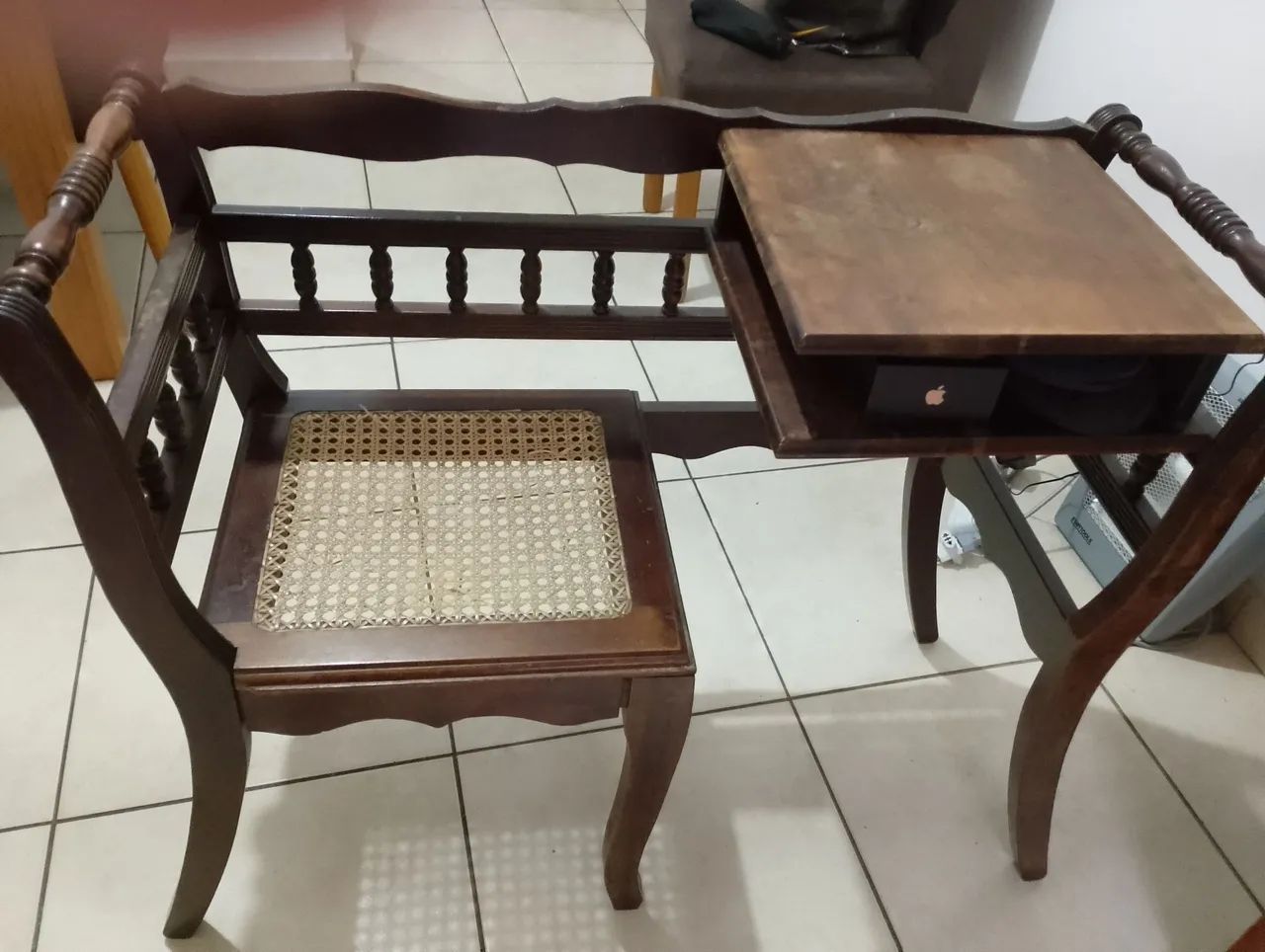 Vendo mesa em madeira 