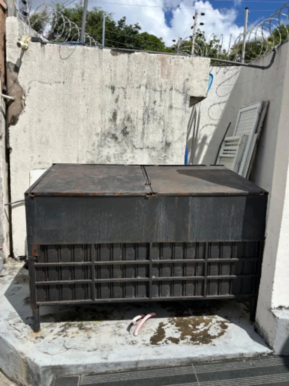 Lixeira de ferro ideal para Lojas ou Condomínios 