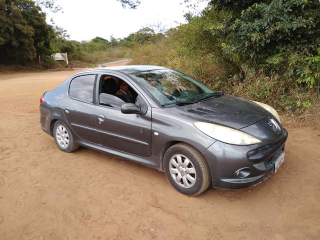 Vendo carro semi novo 2010