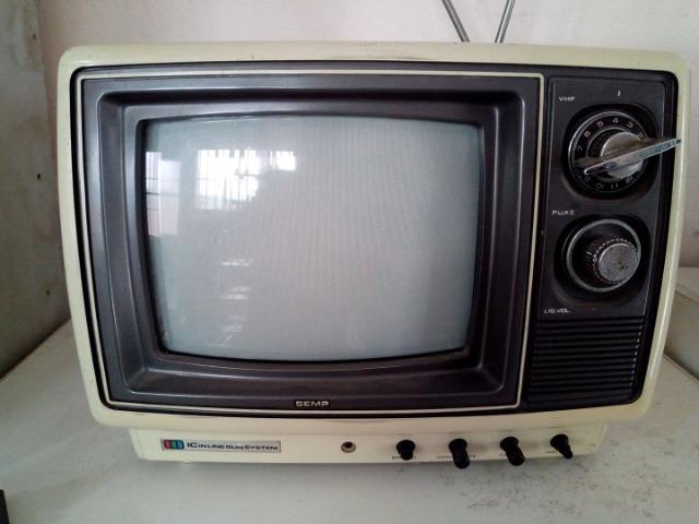 Tv antiga Semp 10pol-colorida -funcionando - Foto 3
