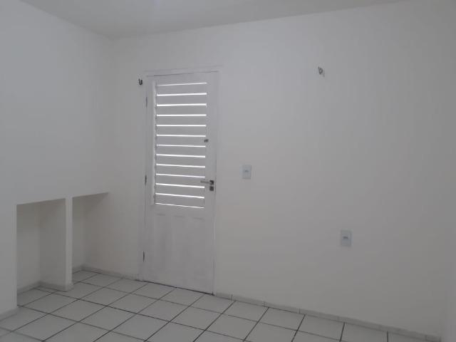 Ampla Kitnet 62m com excelente localização - Foto 5