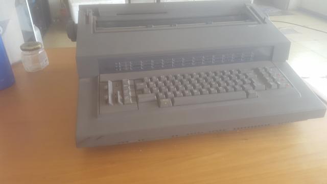 Maquina datilografia eletrica olivetti et 121