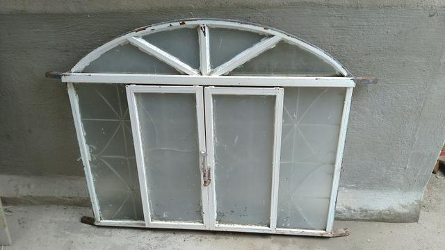 Janela colonial de Metalon, com vidros jateados - Foto 2
