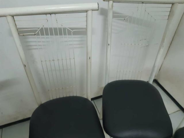 Vendo 5 cadeiras de ferro - Foto 3