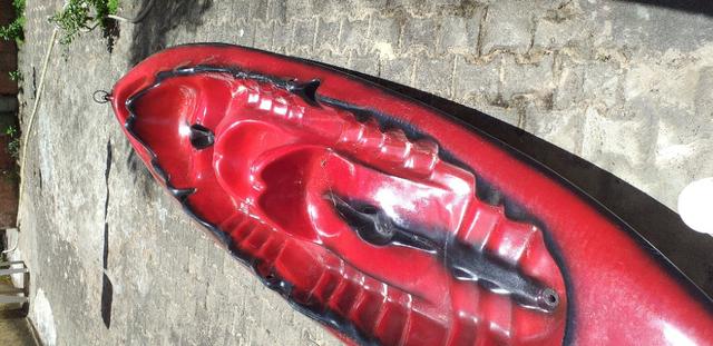 Caiaque duplo vermelho com um remo - Foto 3
