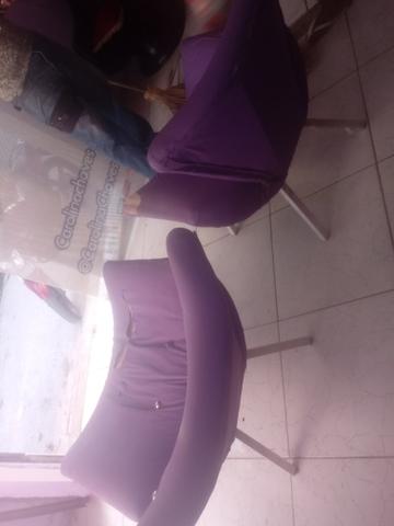 Vendo duas poutrona lilas para salao. whazap *