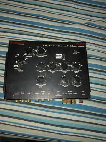 Crossover marca booster para som automotivo em perfeito estado