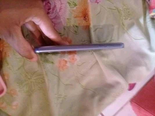 Vendo j2 16g com capinha e já com película ,fone,carregador, documento - Foto 4