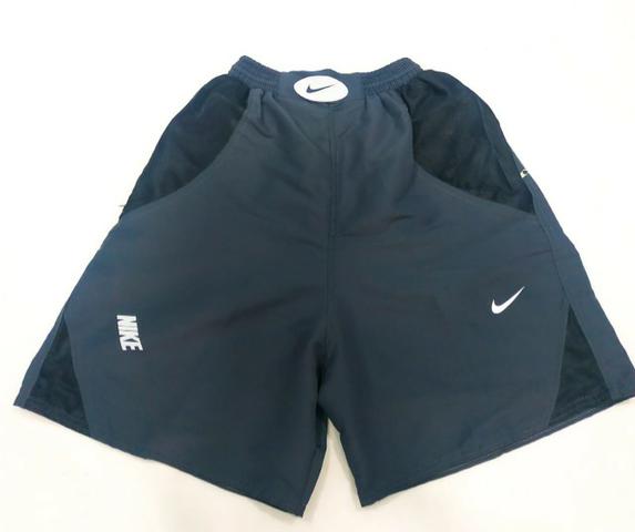 Bermudas Refletivas Nike e Tommy- Todas novas - Entregamos nas estações- P ao GG - Foto 6