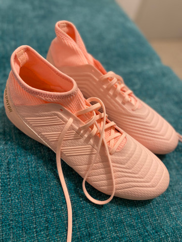 predator adidas rosa