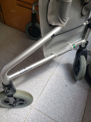 Andador Praxis Confort com três rodas. - Foto 5