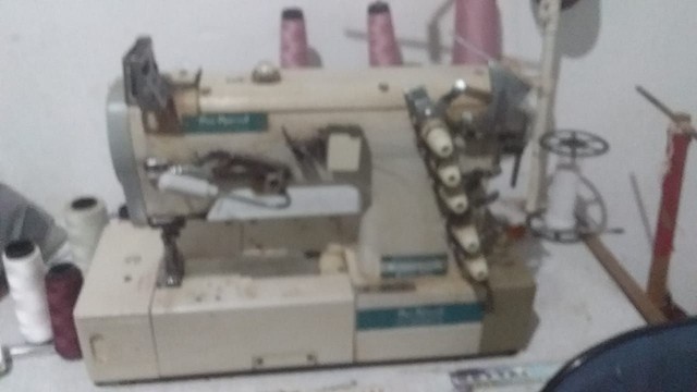 Duas máquinas de costura - Foto 2