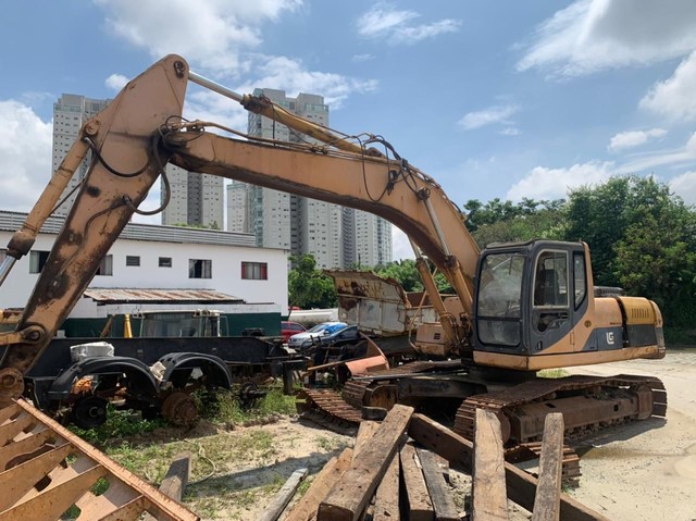 Scavadeira liu gong ano 2011. 