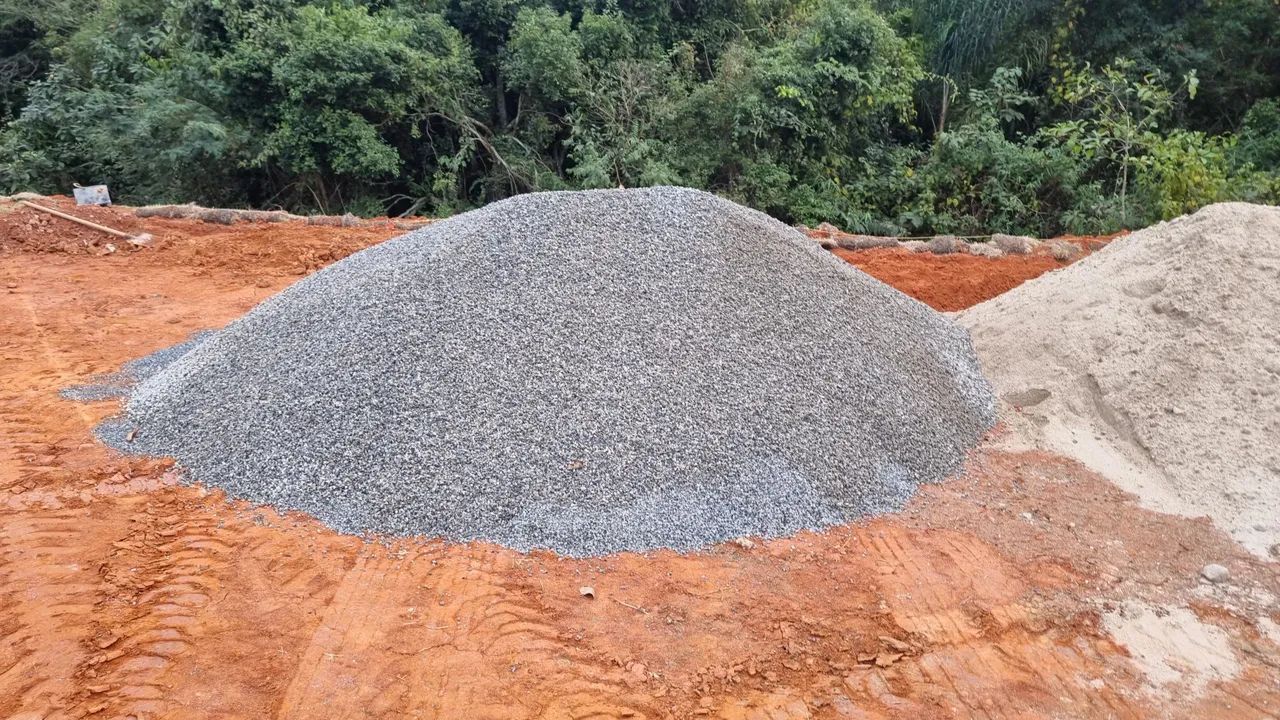 Caminhao de areia e pedra para todo litoral norte preços promocionais - Foto 5