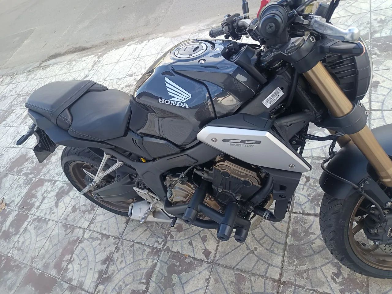 Honda CB 650R 2023 - Impecável - Foto 12