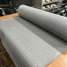 Tapete emborrachado moeda cinza 1,30L