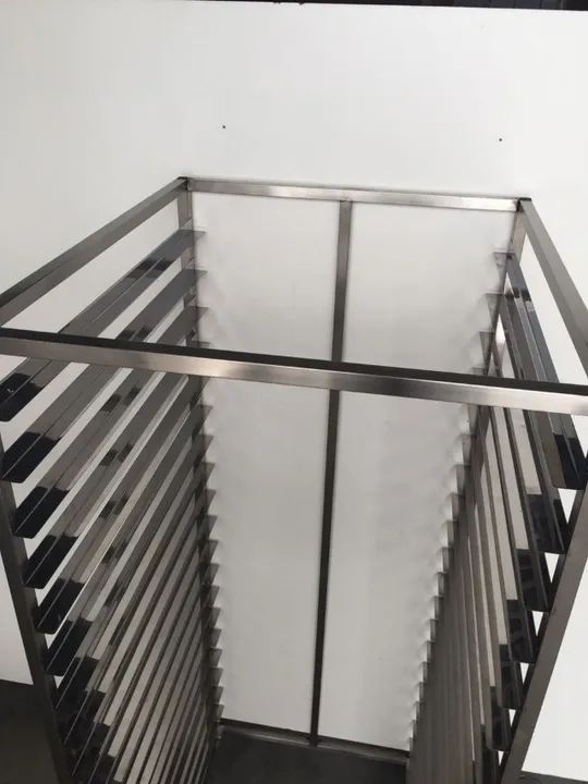 Armario de padaria para bandejas totalmente em inox  - Foto 5