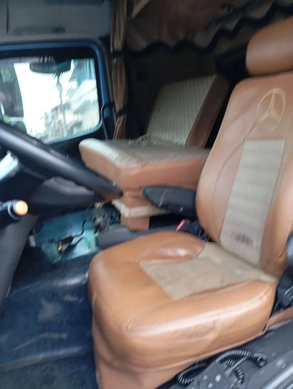 Axor 2544 2014 teto alto automático  - Foto 7