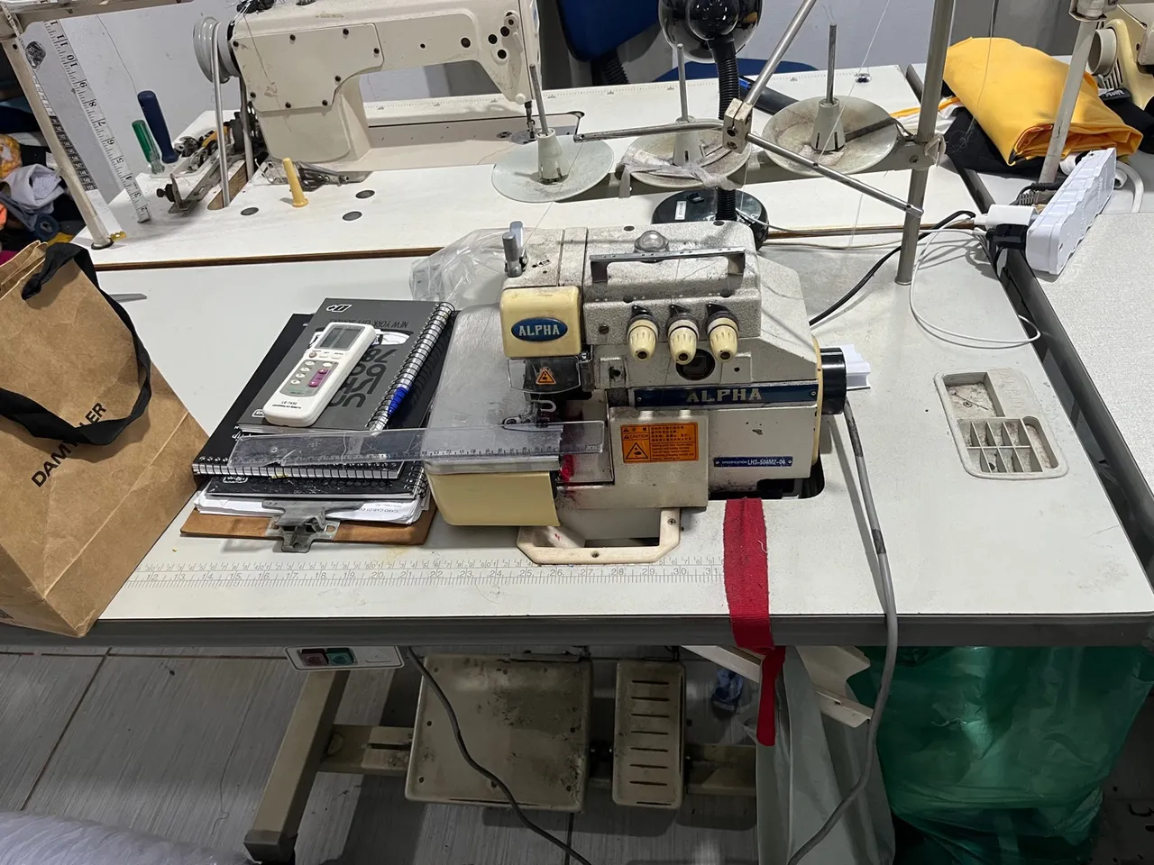 Máquina de Costura Overlock Alpha Usada