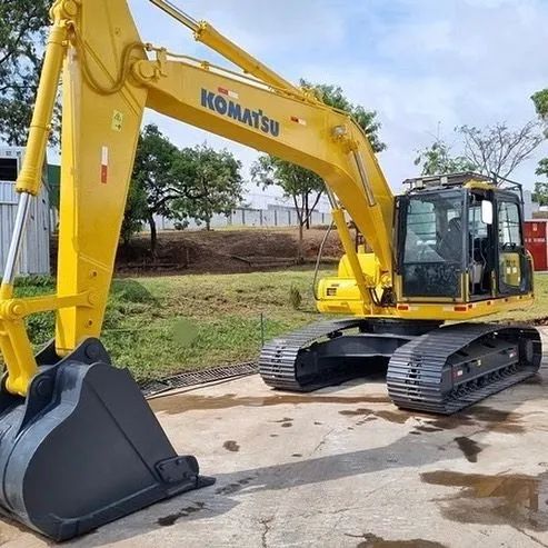 Escavadeira Komatsu PC 200 2014