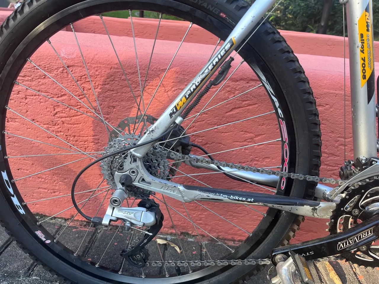 Mountain Bike KTM 27v, freio hidráulico troco menor valor - Foto 6