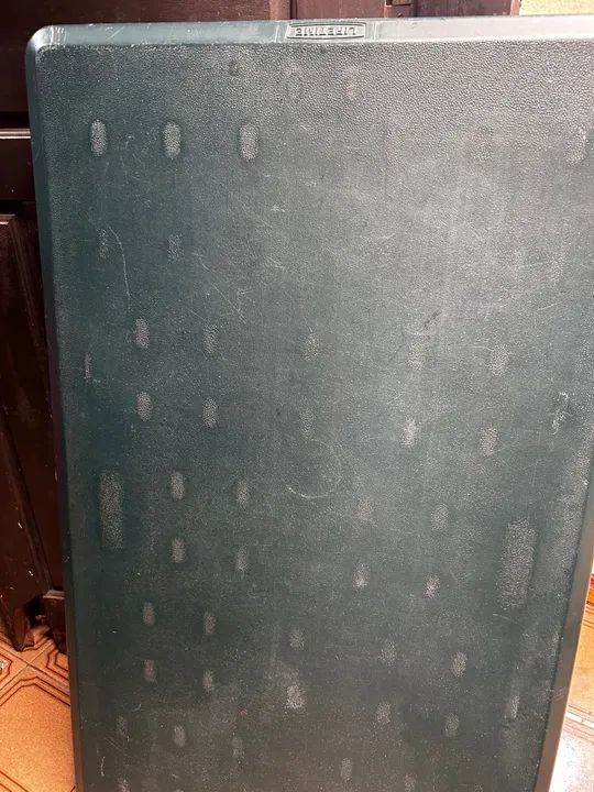 Mesa dobrável com dois bancos - Foto 2