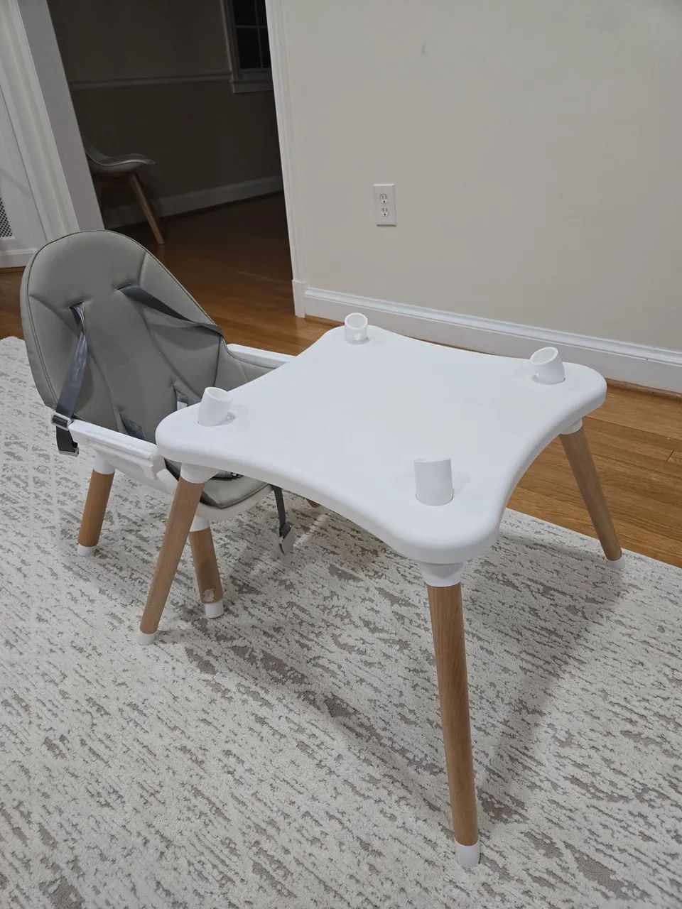 Cadeira de Refeição com Mesa Acoplada