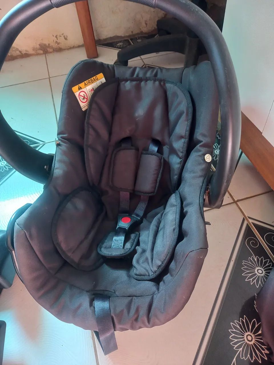 Bebê Conforto Preto com Cinto de Segurança