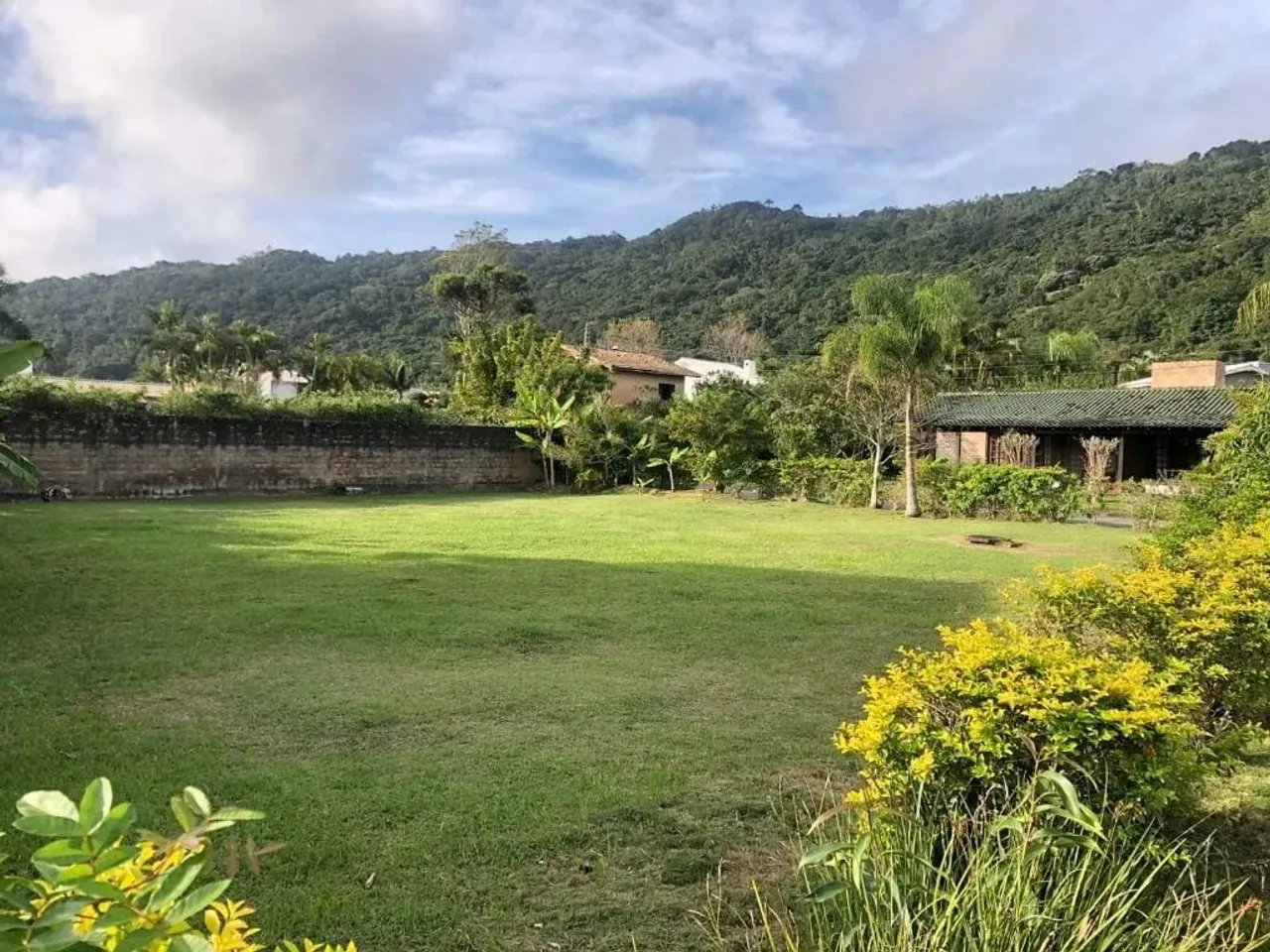 Terreno em condomínio, na Cachoeira do Bom Jesus, em Florianópolis.