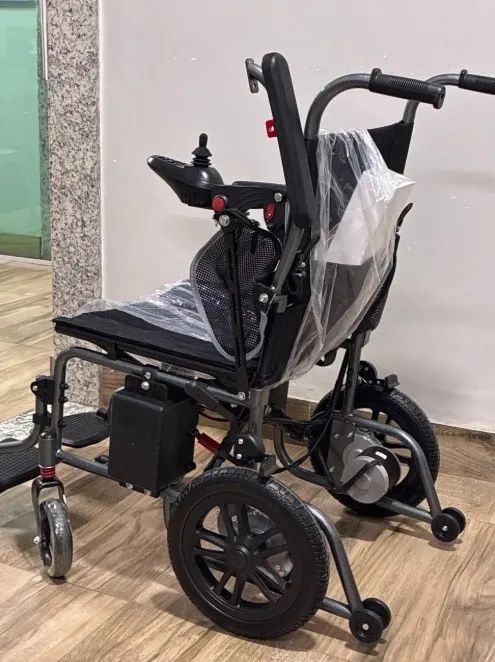 Cadeira de rodas motorizada - Foto 3