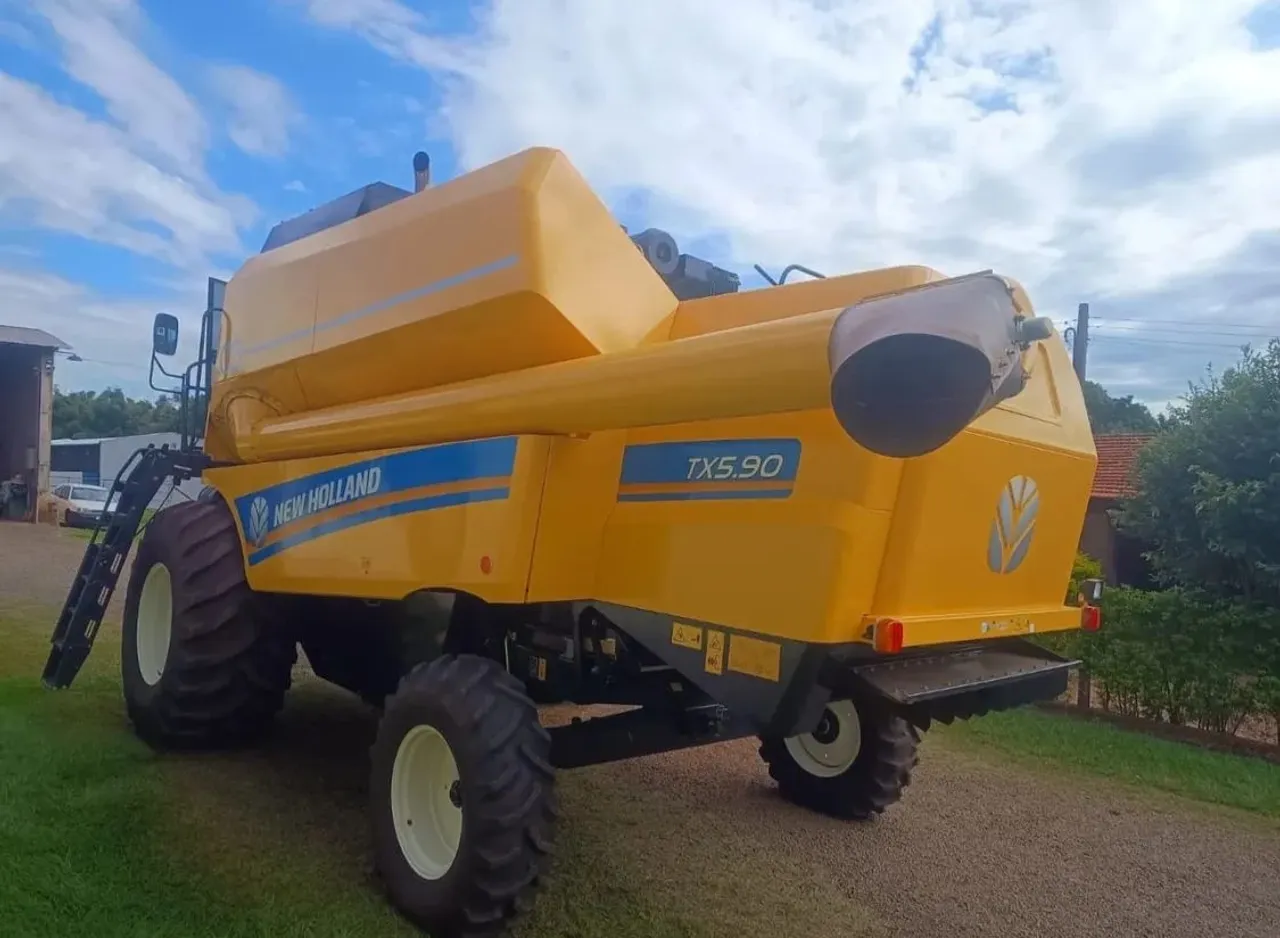 Colheitadeira New Holland TX5.90
