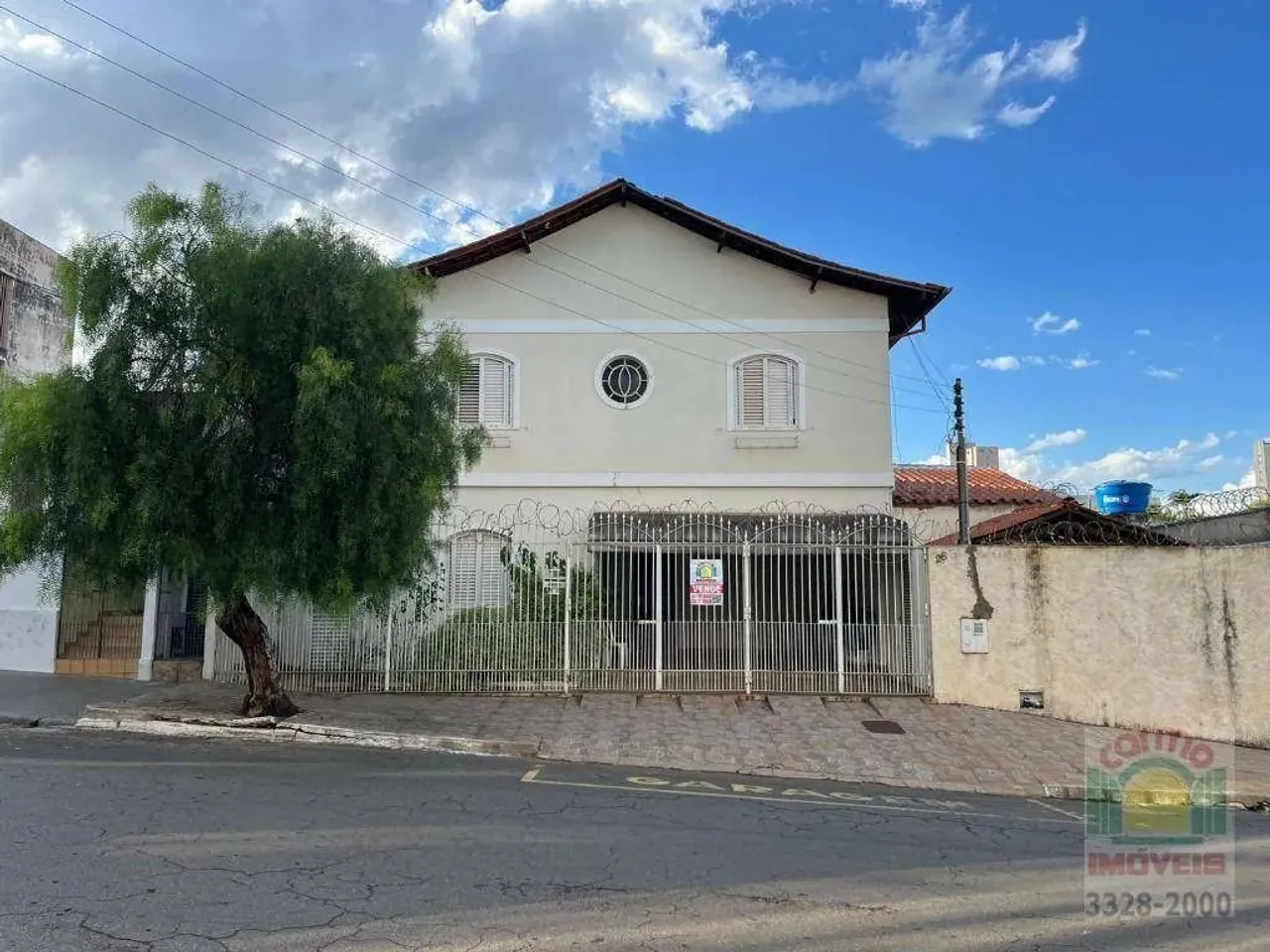 Sobrado ideal para ponto comercial com 4 dormitórios à venda, 222 m² por R$ 1.000.000 - Se