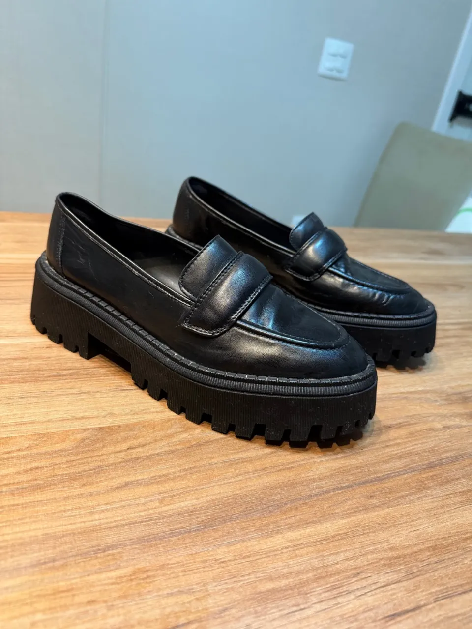 Mocassim Tratorado Preto - couro Arezzo em perfeito estado tamanho 37