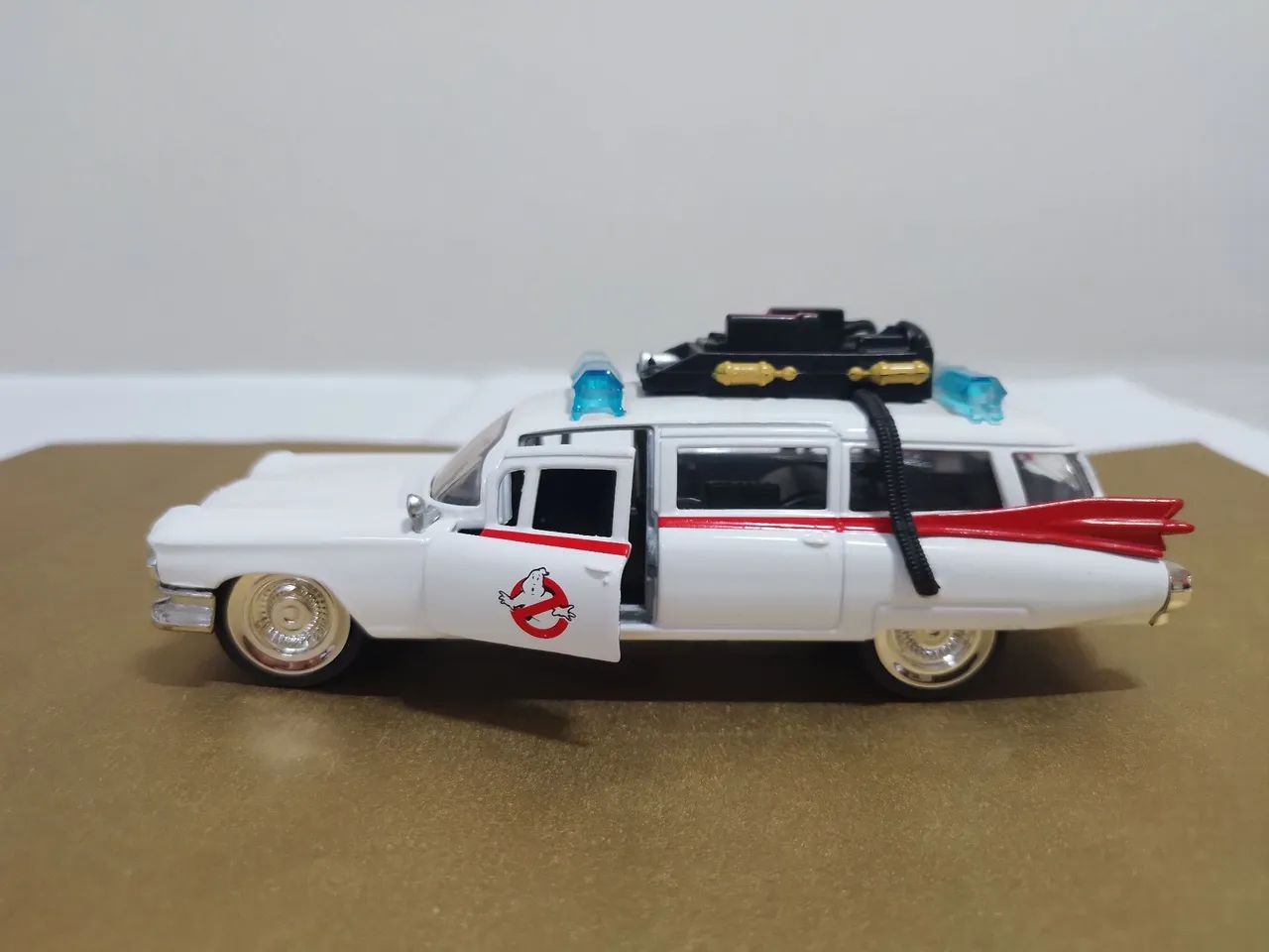 Ecto 1 Ghosthbusters 1959 Cadilac Ambulance 1:32 - Foto 5