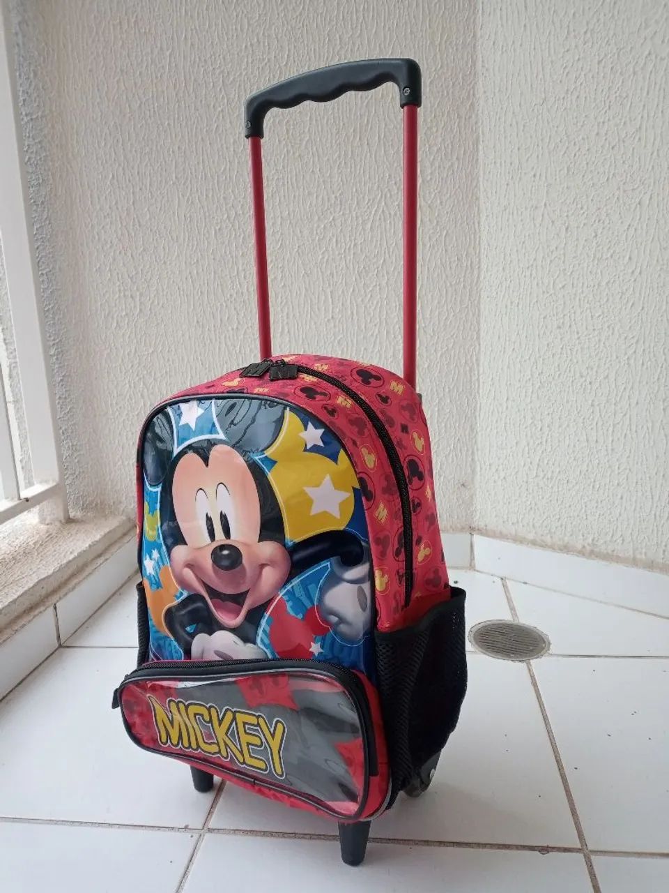 Mochila do Michey de Rodinha em bom estado