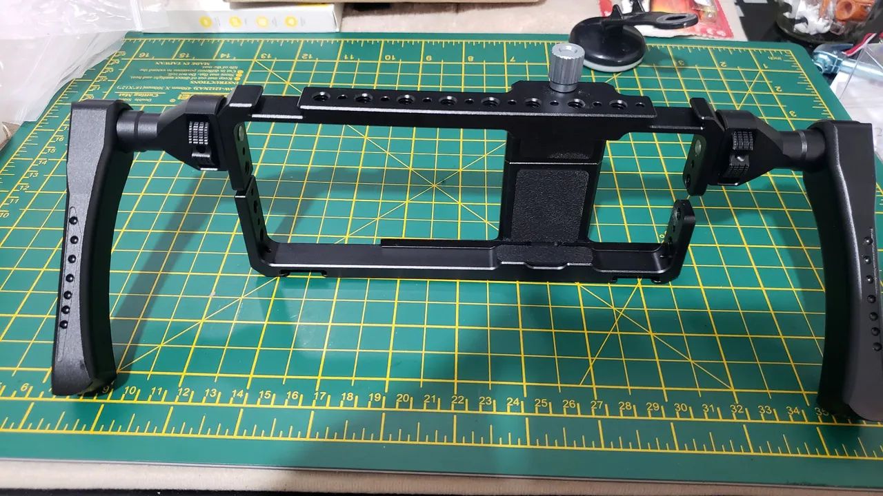 CAGE SMARTPHONE  UNIVERSAL EM METAL - Foto 2