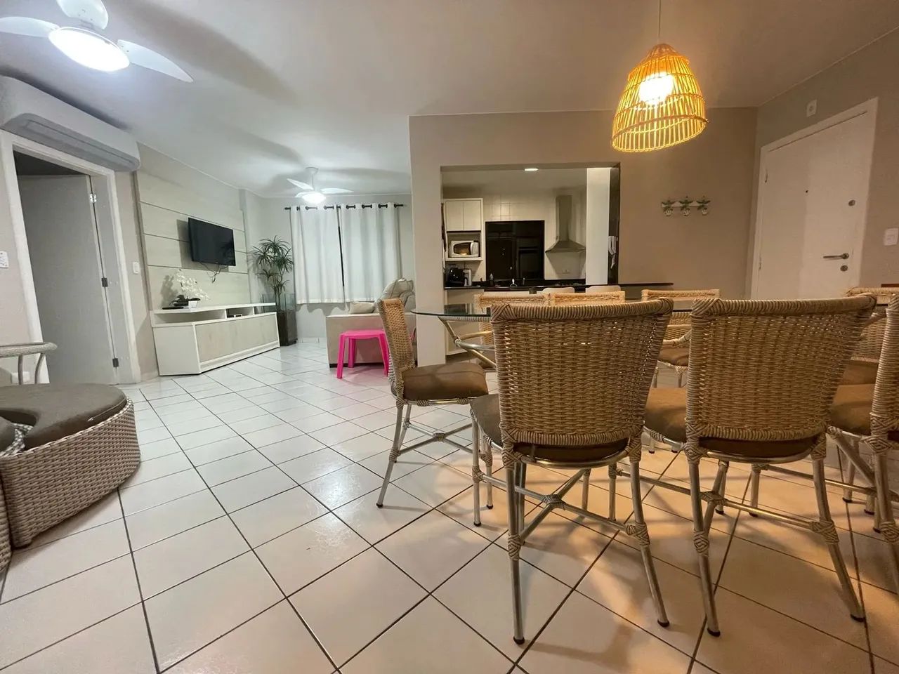 Apartamento com Vista para o mar, apenas 50 metros da praia Central! - Foto 2
