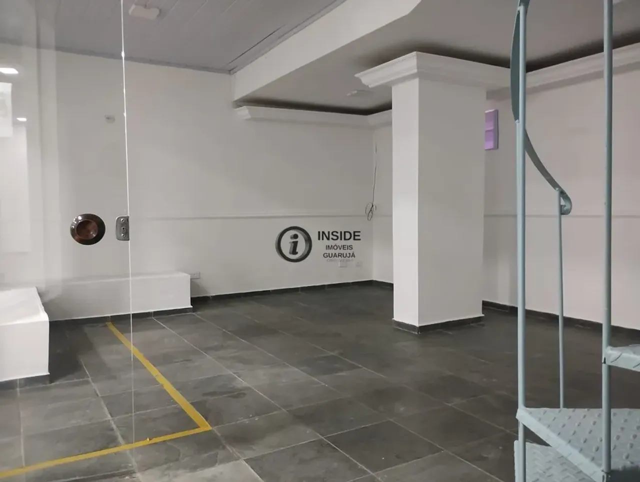 Sala comercial para locação na enseada
