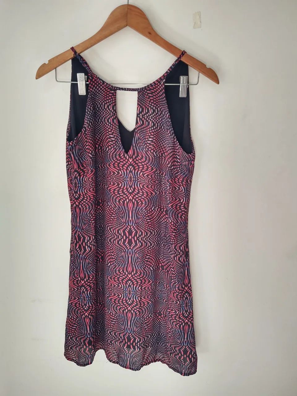Vestido estampado com costas abertas - Foto 3