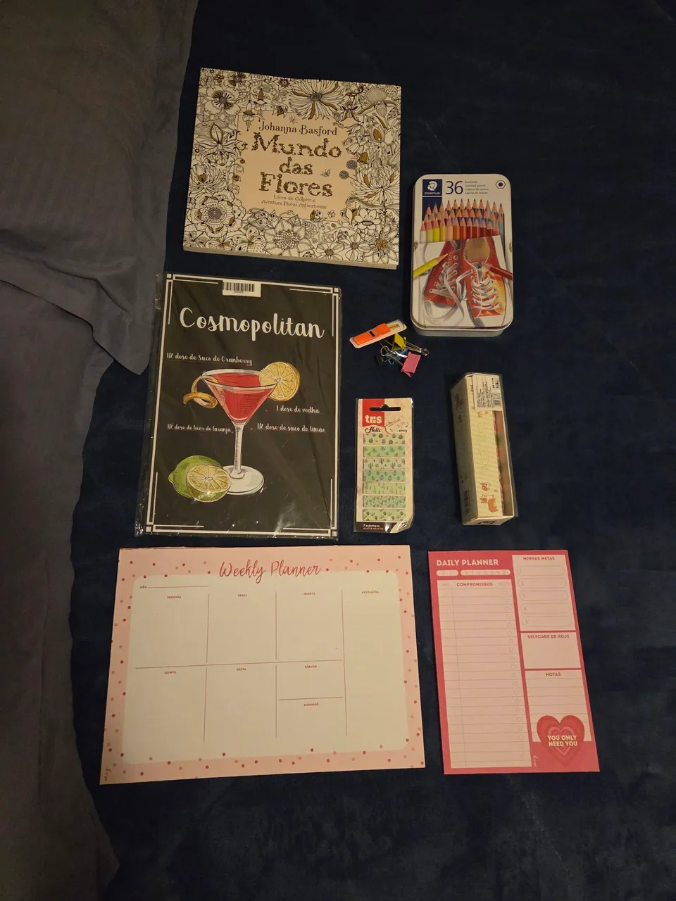 Kit Papelaria: Planner, Caderno de Colorir, Lápis, Adesivos