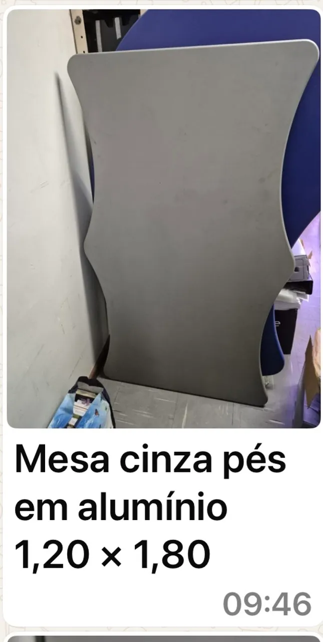 Mesa cinza com pés em alumínio 1,20 x 1,80, mesa cinza 1,20 x 1,80 e mesa azul 1,80 x 1,00