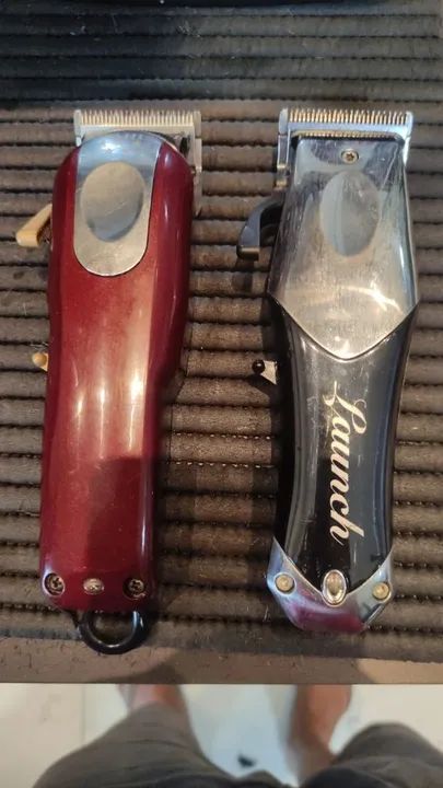 Duas máquinas de cortar cabelo da wahl tudo funcionando,  estou pedindo 750 nas duas 