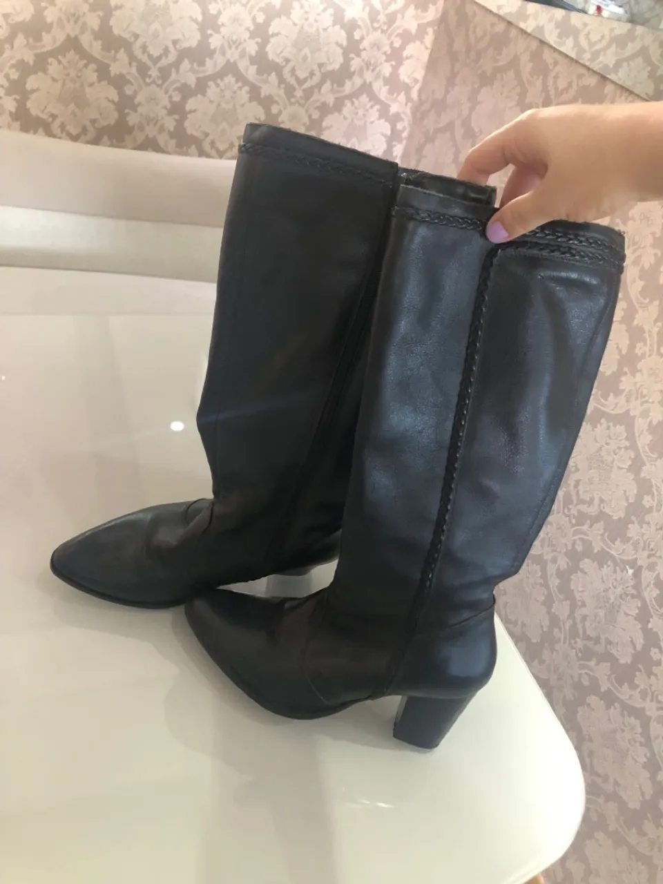 Vendo bota de couro tamanho 34