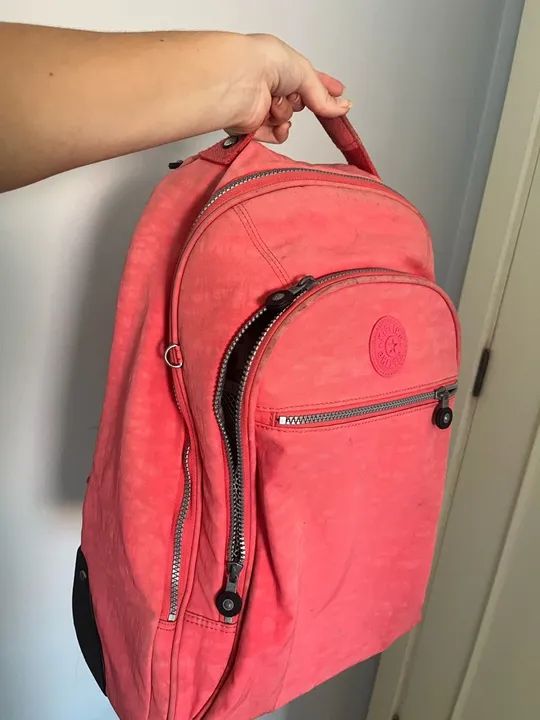 Mochila rosa Kipling original com rodinhas 