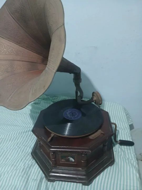 Gramofone - antigo - His Masters Voice em perfeito estado - Foto 4